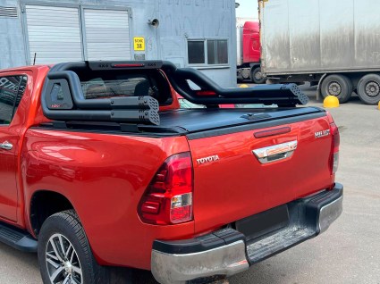 mekhanicheskaya-rolleta-na-kuzov-toyota-hilux (1)